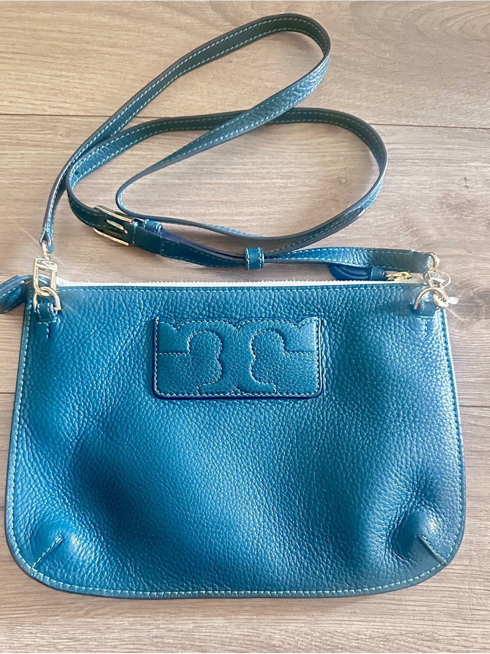 Tory Burch Teal Pebbled Leather Crossbody with Gold Logo - Picture 2 of 2